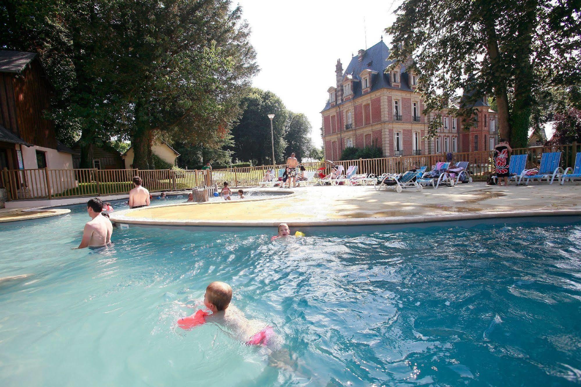 Le Chateau De Pretreville La Rivière-Saint-Sauveur Esterno foto